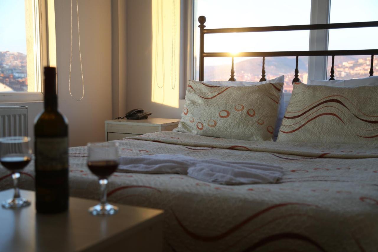 Hotel Sara Pristina Buitenkant foto