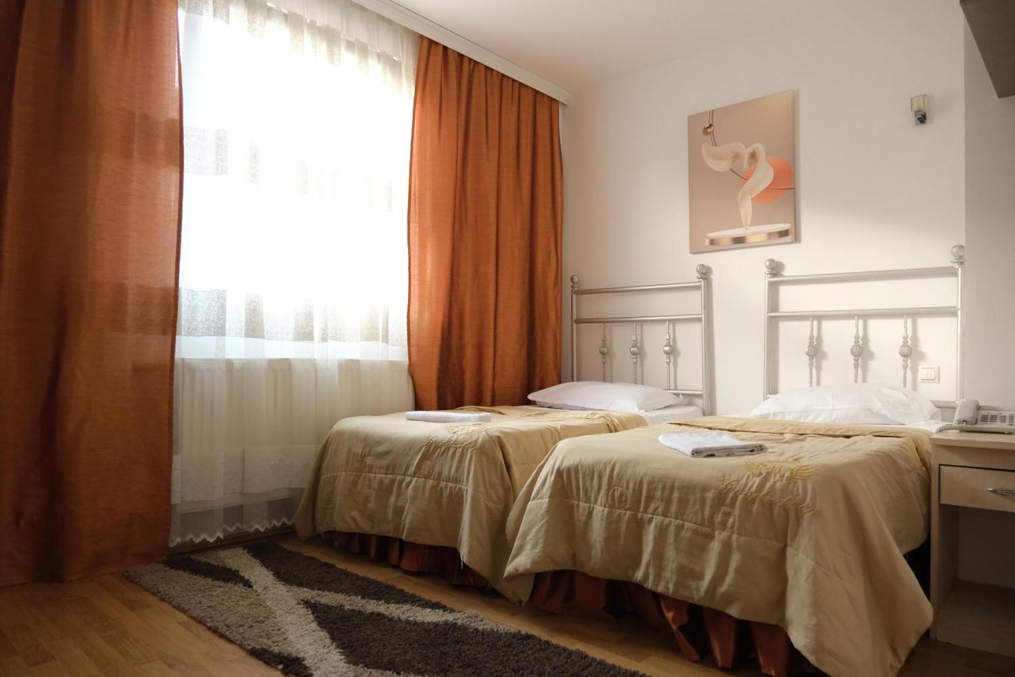 Hotel Sara Pristina Buitenkant foto