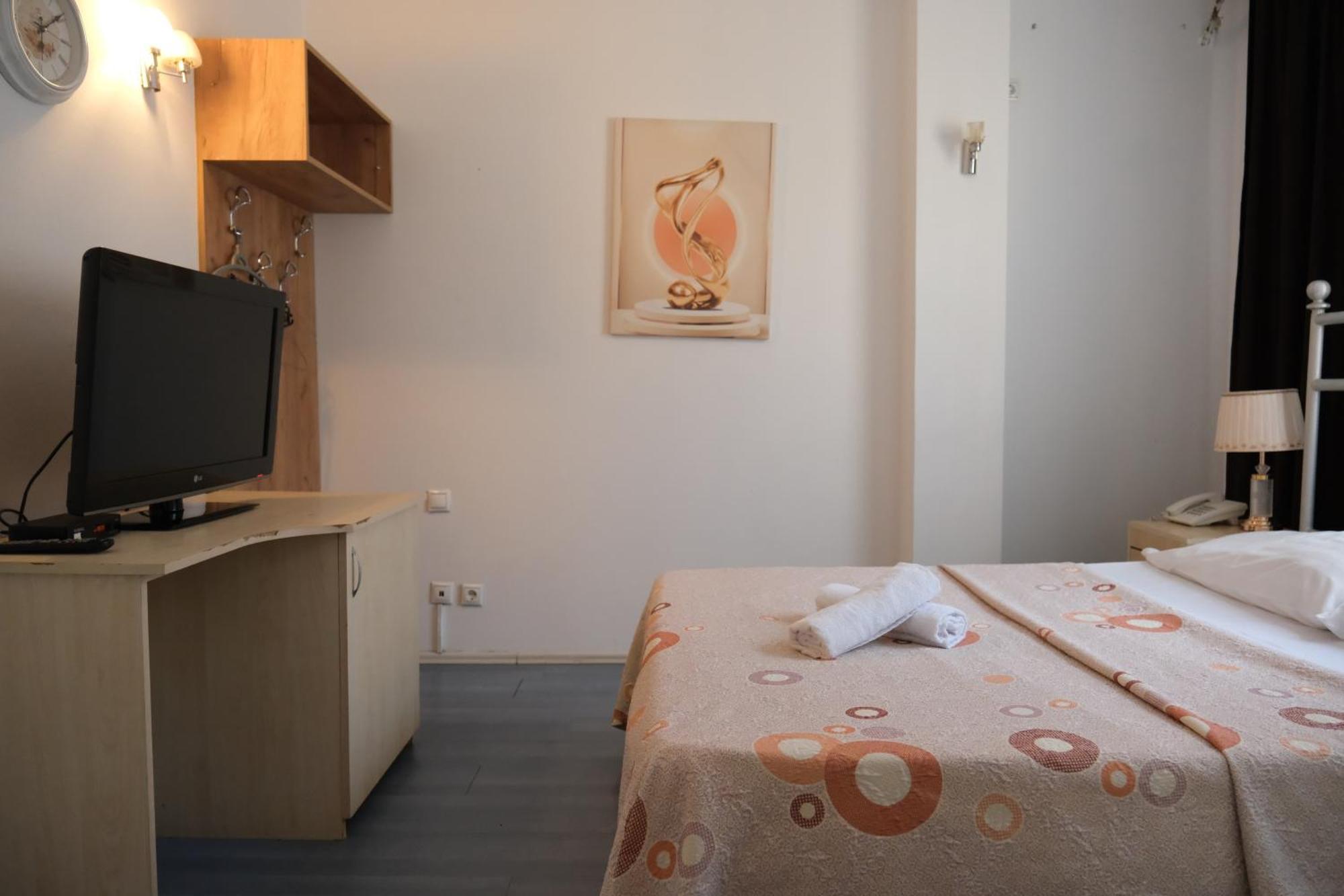 Hotel Sara Pristina Buitenkant foto