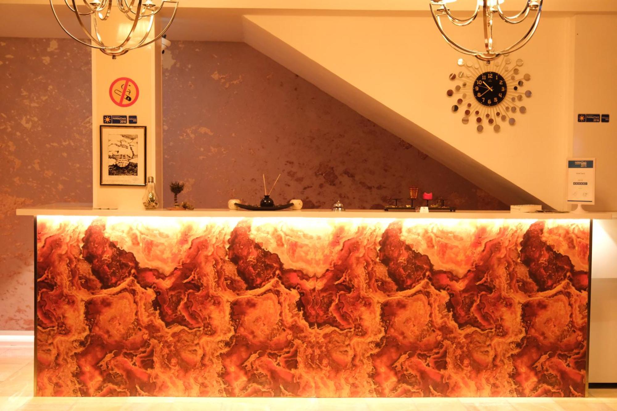 Hotel Sara Pristina Buitenkant foto