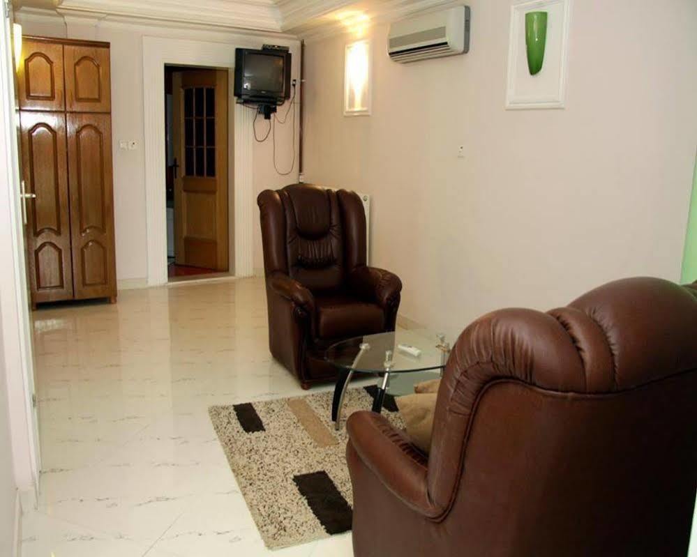 Hotel Sara Pristina Buitenkant foto